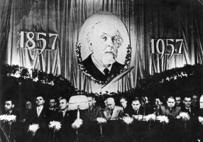 Фото_А.А. Благонравов (пятый слева) в президиуме торжественного заседания, посвященного 100-летию со дня рождения К.Э. Циолковского