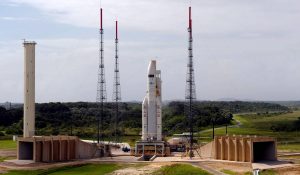 Ракета Ariane 5 ECA V188 на стартовой площадке космодрома Куру во Французской Гвиане, 13 мая 2009 года