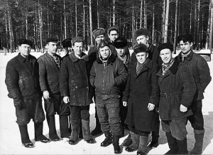 Ю.А. Гагарин с сотрудниками НИИ парашютостроения